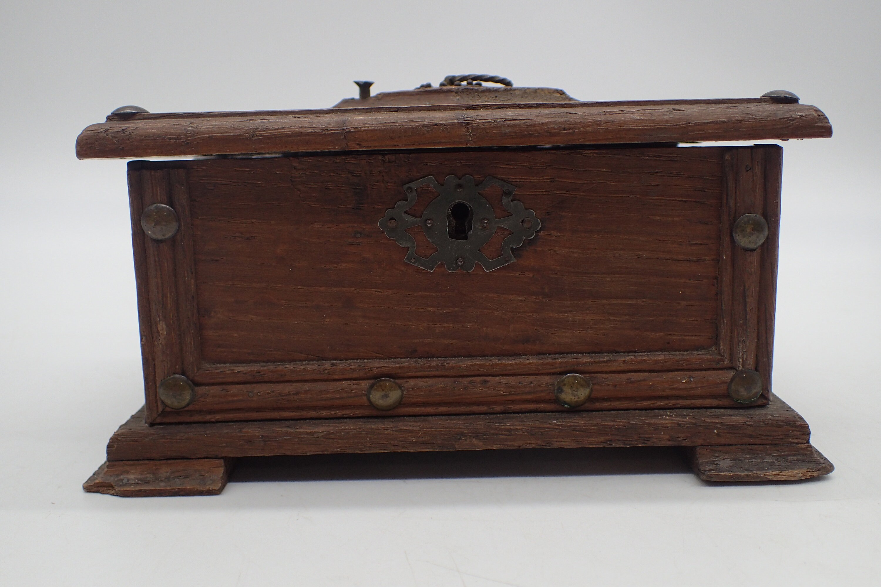 Boite , Coffre , Tirelire en Bois Ancienne