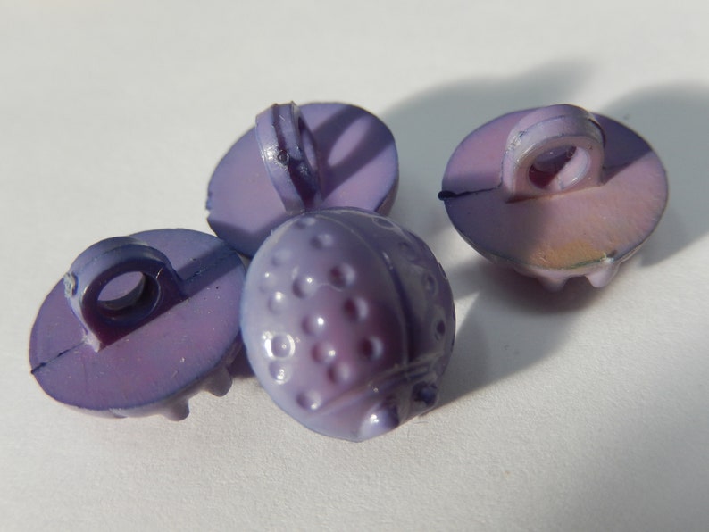 diameter 1.3 cm Four vintage buttons purple