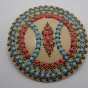 vintage brooch with many pearls