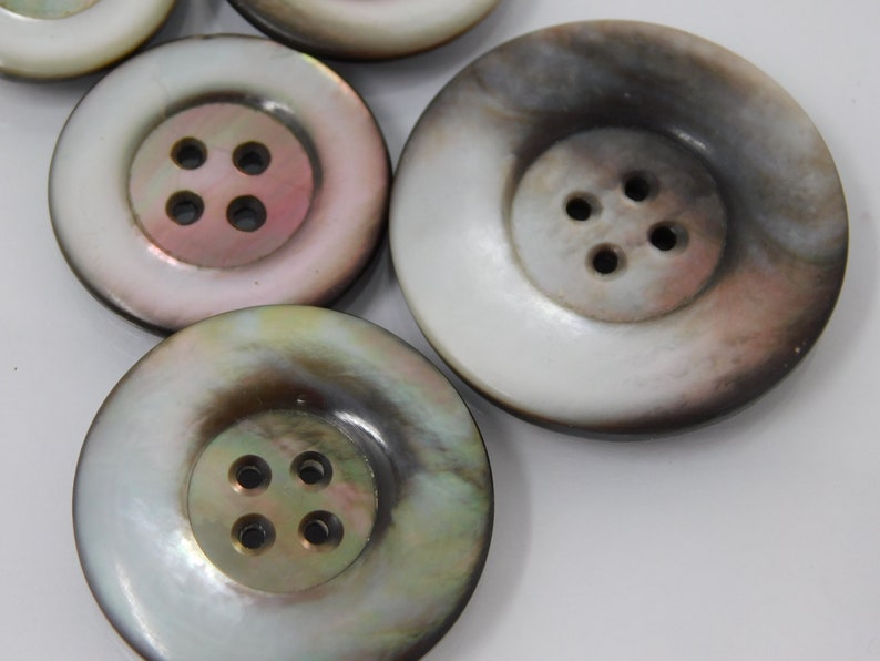 five mother-of-pearl buttons art nouveau