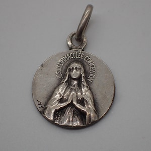 vecchio medaglione religioso