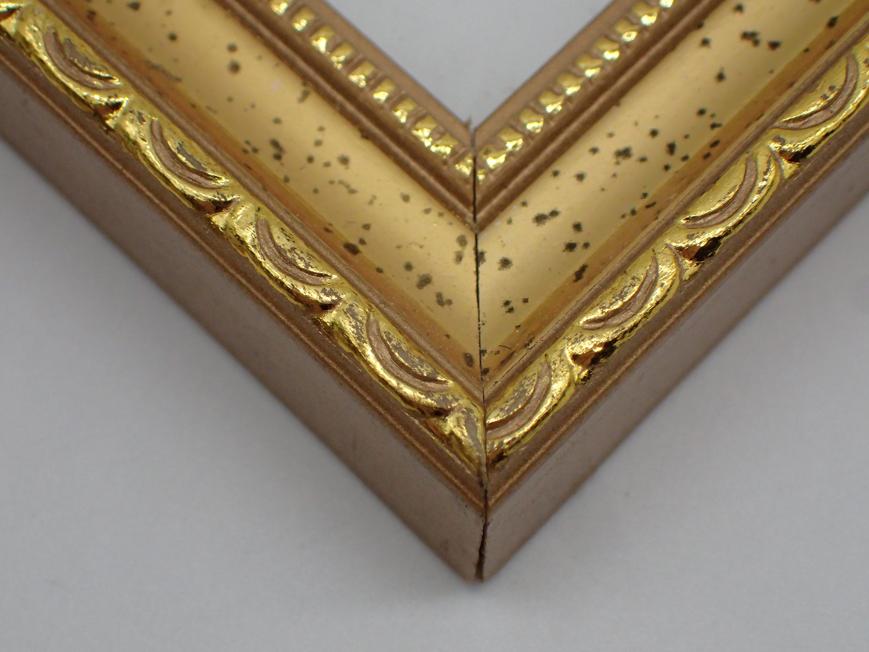 Cadre Vintage en Bois Doré