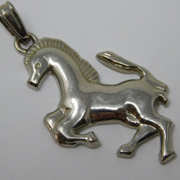 pendentif ,cheval argenté