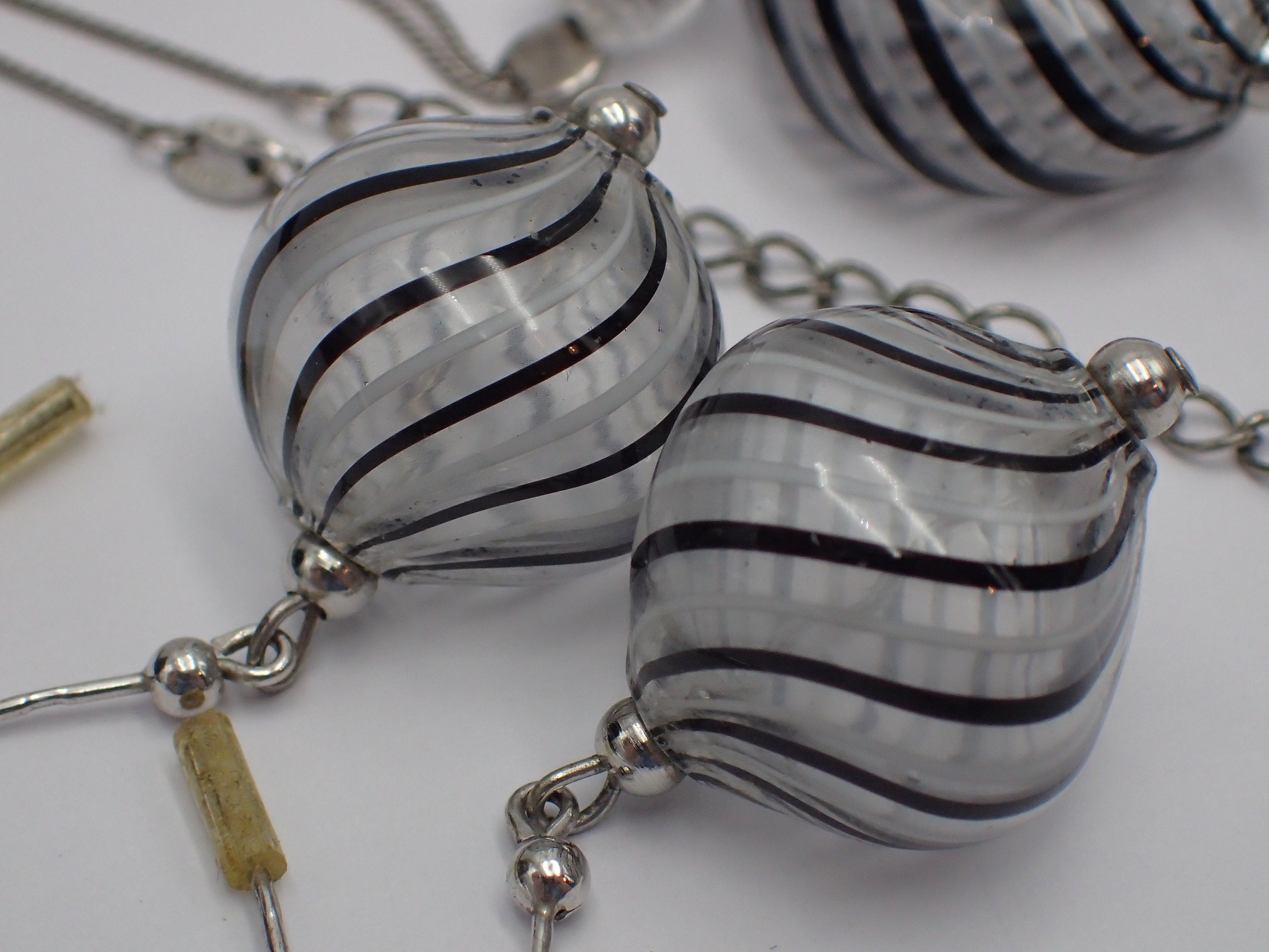 Parure Vintage Années 70 - Collier Long Et Boucles D'oreilles En Pâte De Verre Type Murano