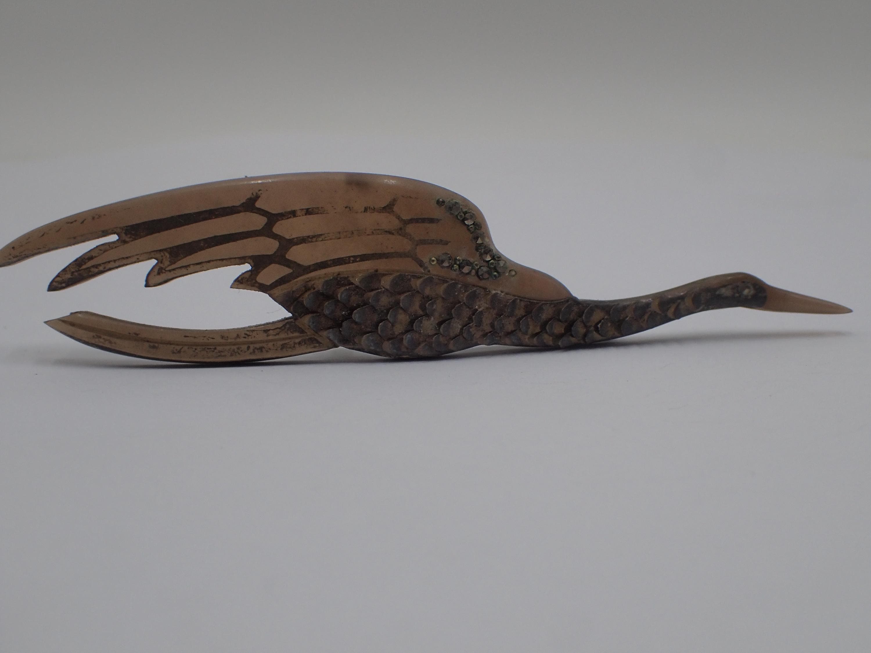 Ancienne Broche Cigogne Aérodynamique – Résine Et Strass – Bon état