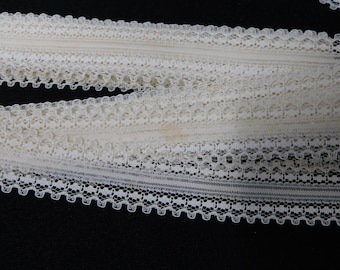 Calais lace, thickness 2,5 cm, length 5 m