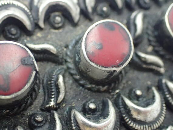 Antique oriental box in solid silver - image 7