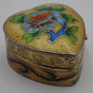 Vintage cloisonné pill box from China