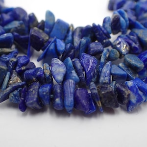 Vintage pearl necklace with lapis lazuli beads