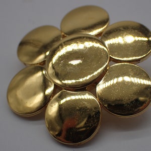 vintage button, small flower