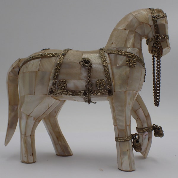 sculpture cheval en nacre vintage