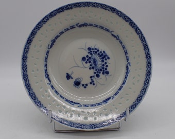 Qing dynasty plate, openwork Chinese porcelain