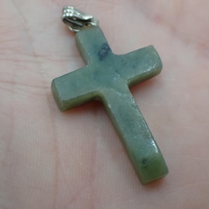 crucifijo de jade antiguo