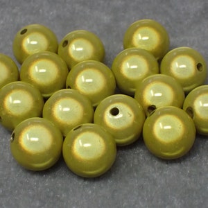 sixteen vintage beads