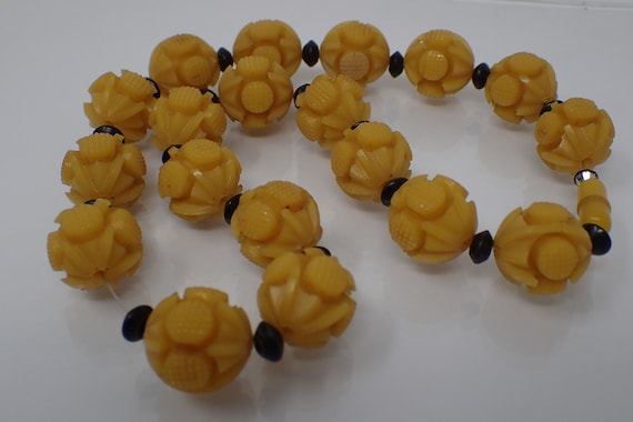 carved bakelite bead necklace