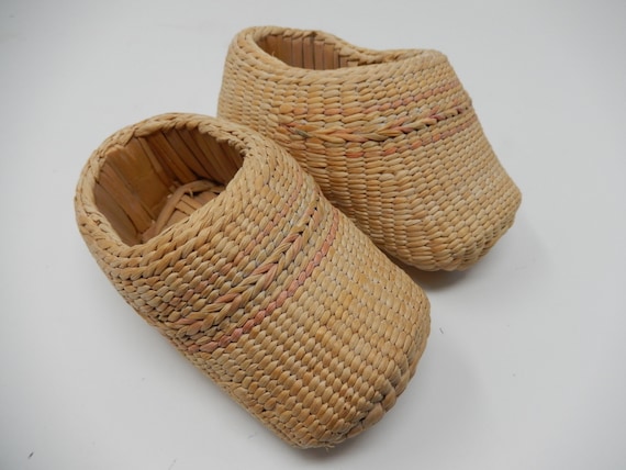 Rattan children's shoe from Indonesia