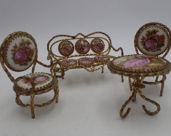 meubles ancien de poupée en porcelaine de Limoges