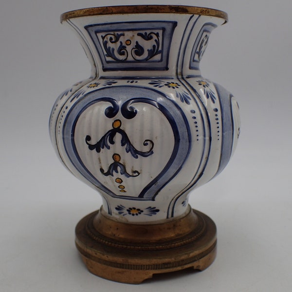 vase en faïence ancien ,monture bronze