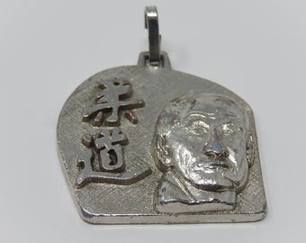 Pendentif médaillon de Chine ,livraison gratuite