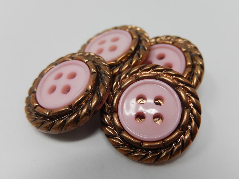 Four pink buttons circled diameter 2.2 cm