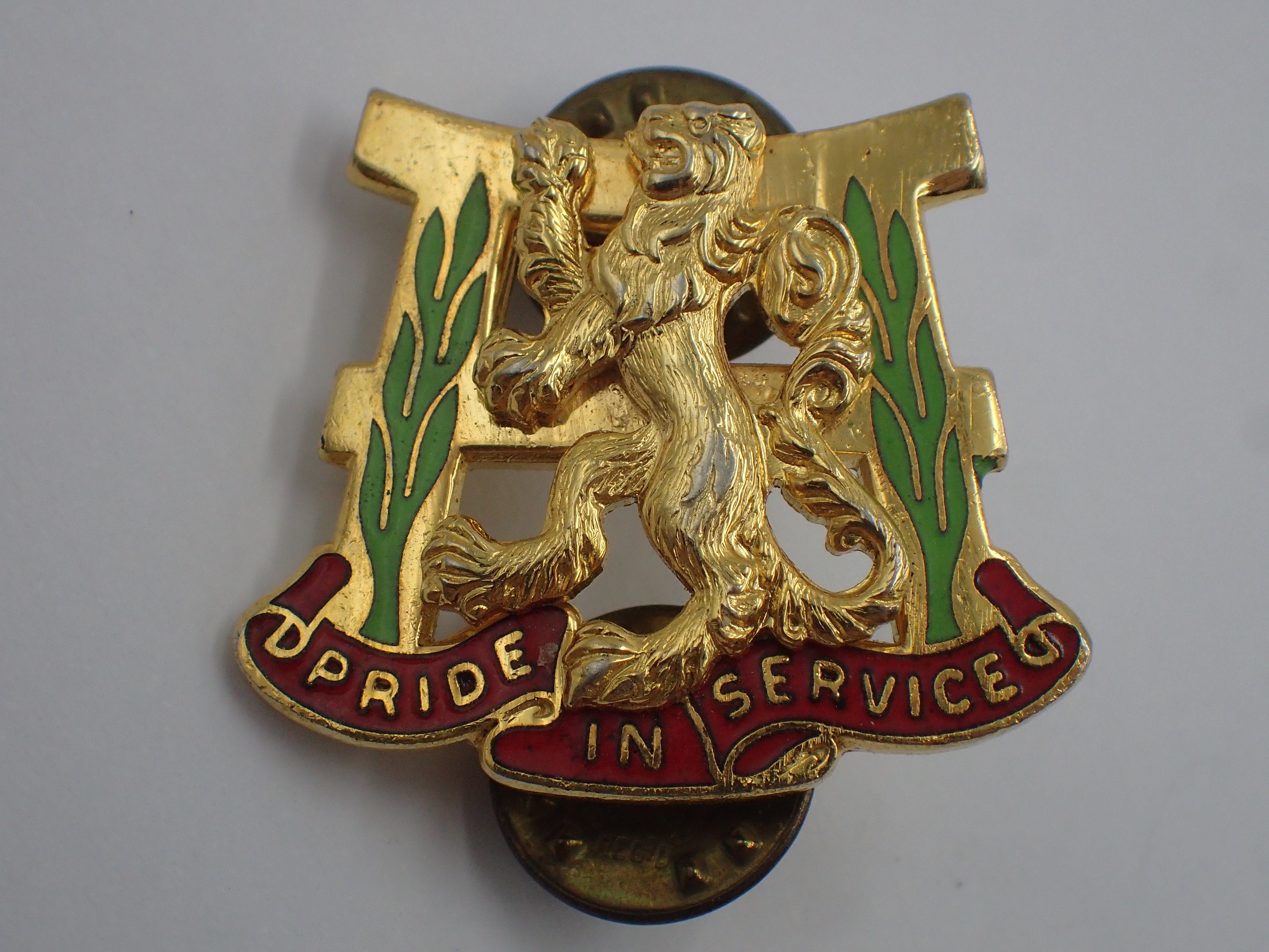 Broche Militaire Vintage - Métal Doré - Accessoire Collectionneur Unique