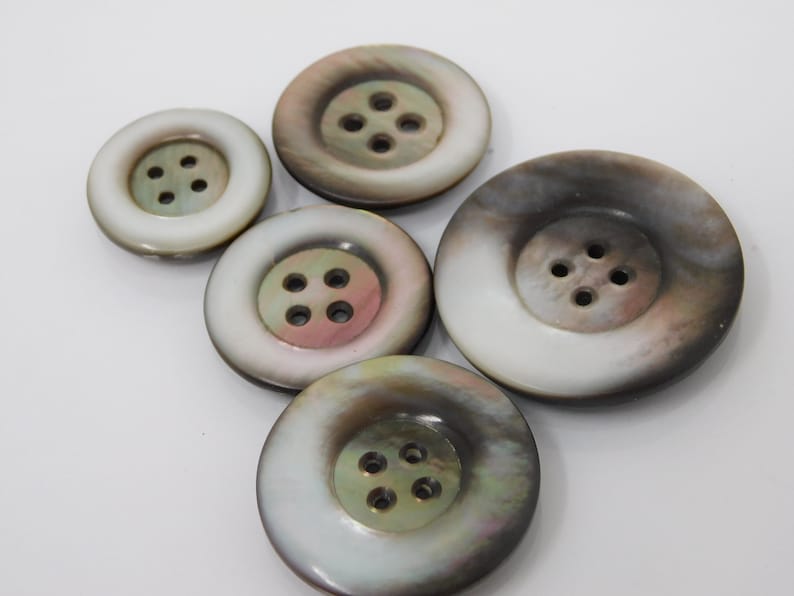 five mother-of-pearl buttons art nouveau