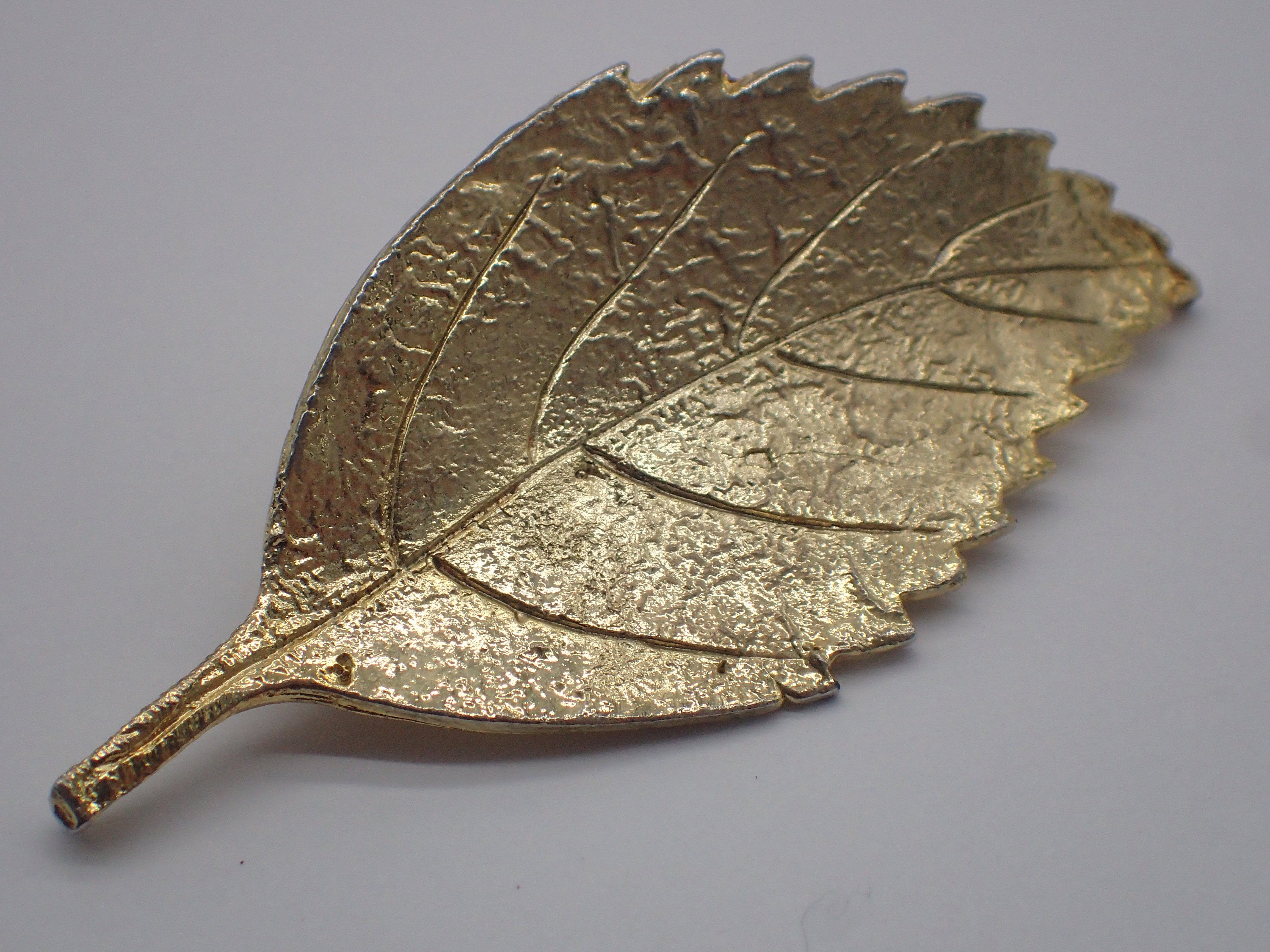 Broche Double Ancienne En Cuivre Doré – Longueur 25 Cm, Bon état