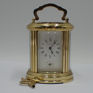 Grande Pendule À Poser Quartz HOUR LAVIGNE - Plaqué Or - Bois Laqué