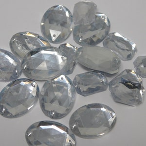 Dix huit cabochons effet strass