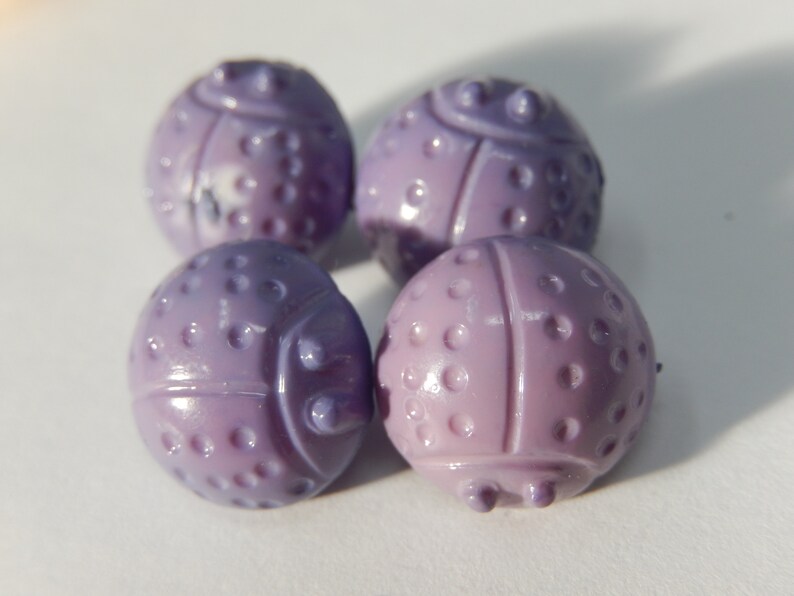 diameter 1.3 cm Four vintage buttons purple