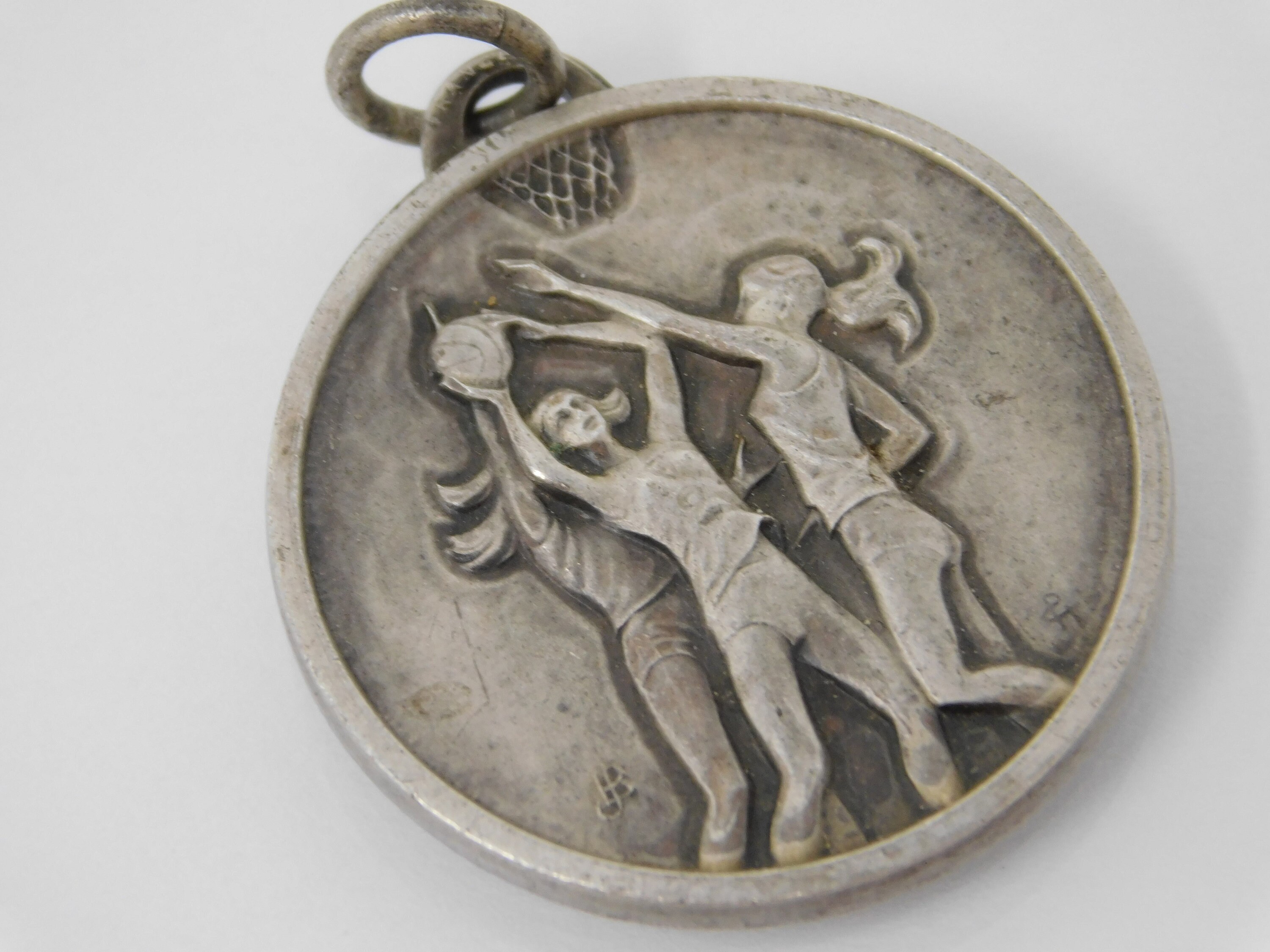 Médaille Vintage de Basket Féminin
