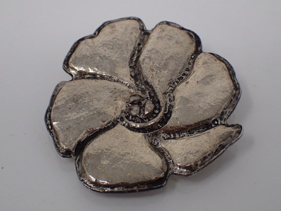 Cacharel silver brooch