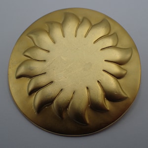 Broche Ronde Soleiado Style Soleil Des Années 80/90 - Métal Doré Mat, Vintage Et Signée
