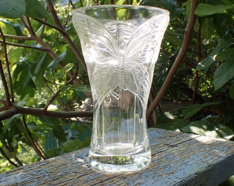vase vintage aux papillons ,Cristal D'arques