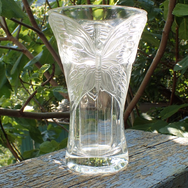 vase vintage aux papillons ,Cristal D'arques