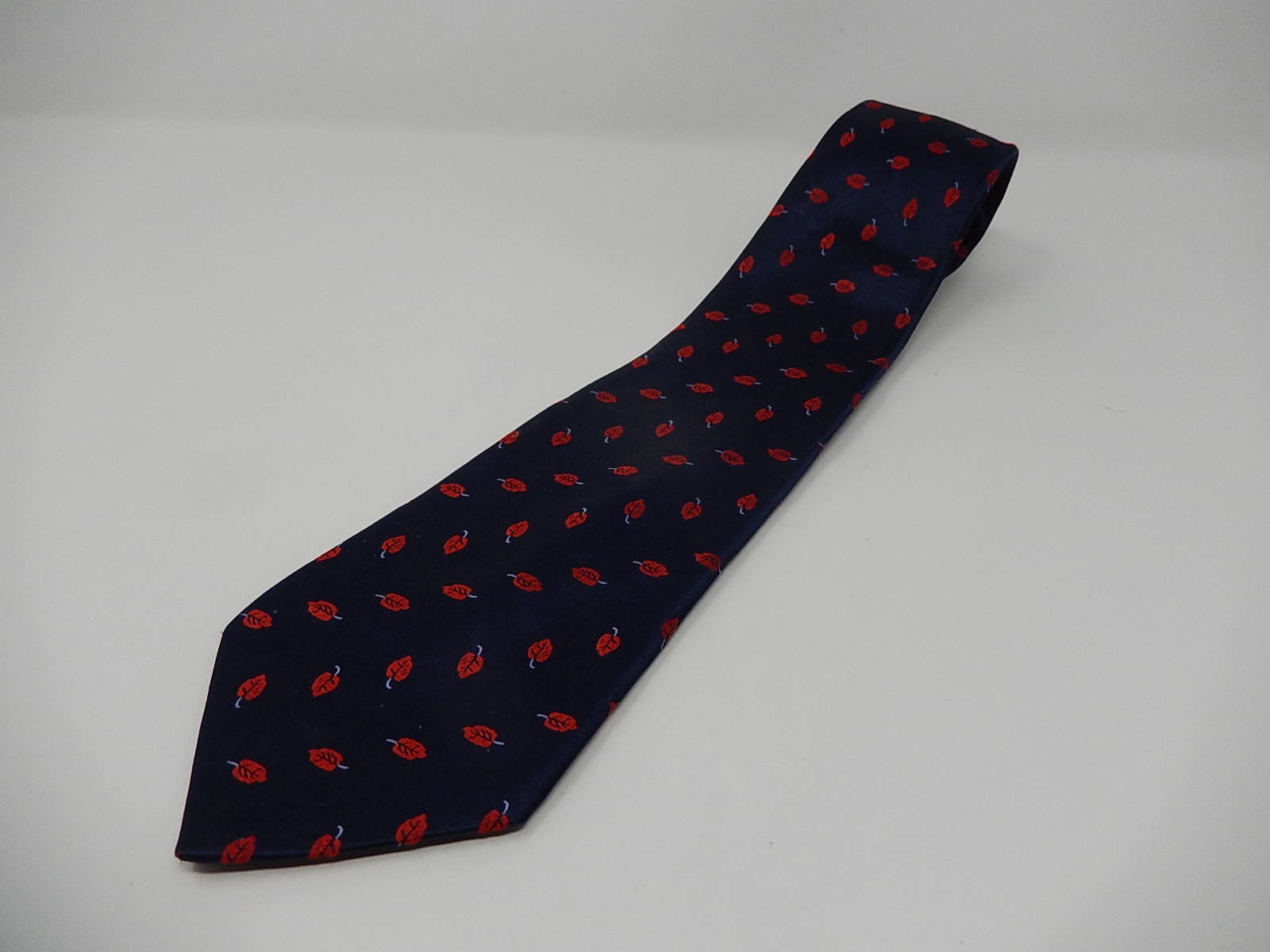 Cravate Vintage LANVIN Paris 100% Soie - Rouge, Longueur 150 Cm, Largeur 9 Cm, Parfait état (occasion)