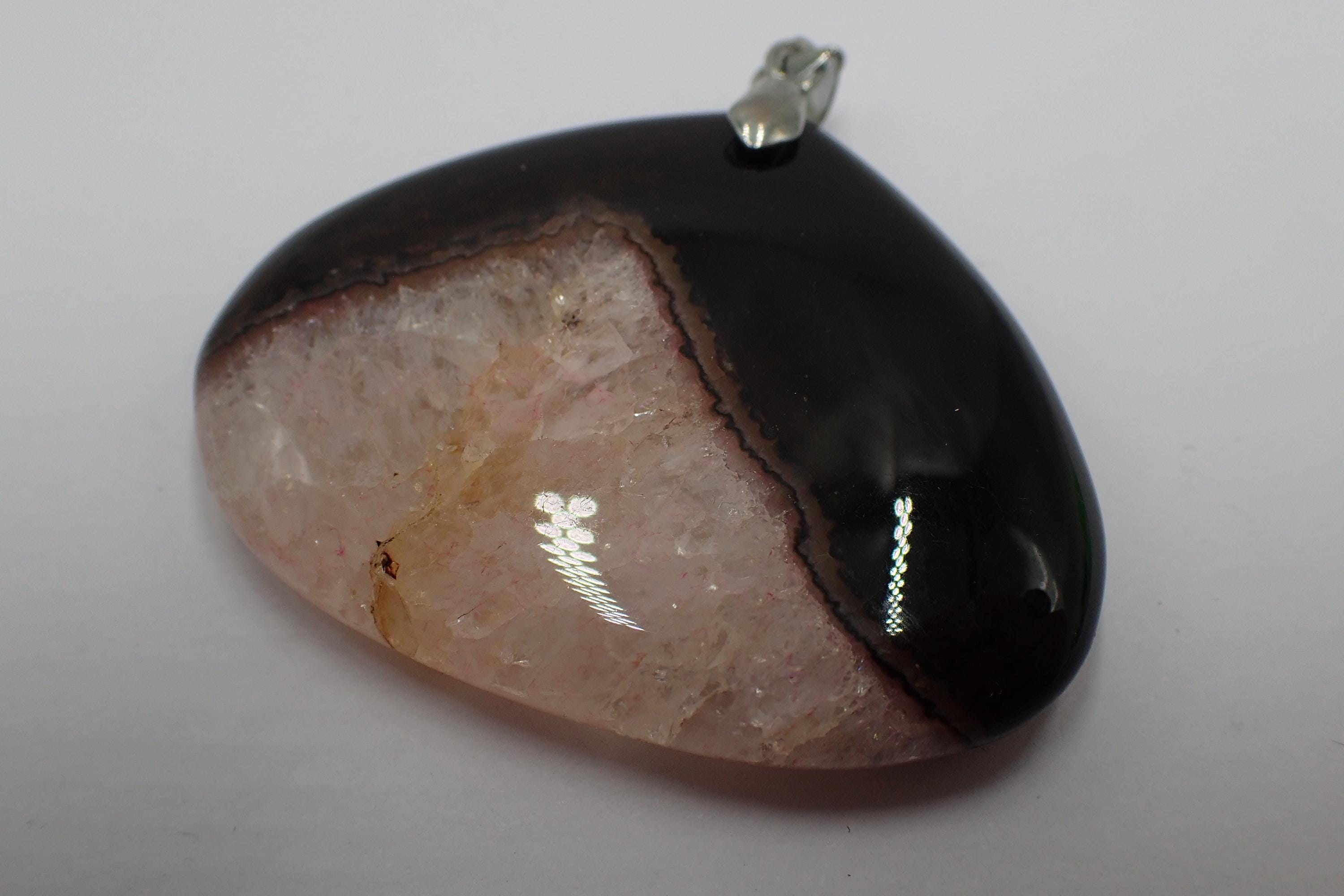 Ciondolo In Iolite Fatto A Mano Forma Ovale &ndash; Argentato, Design Antico, Gioiello Artigianale Dall'India