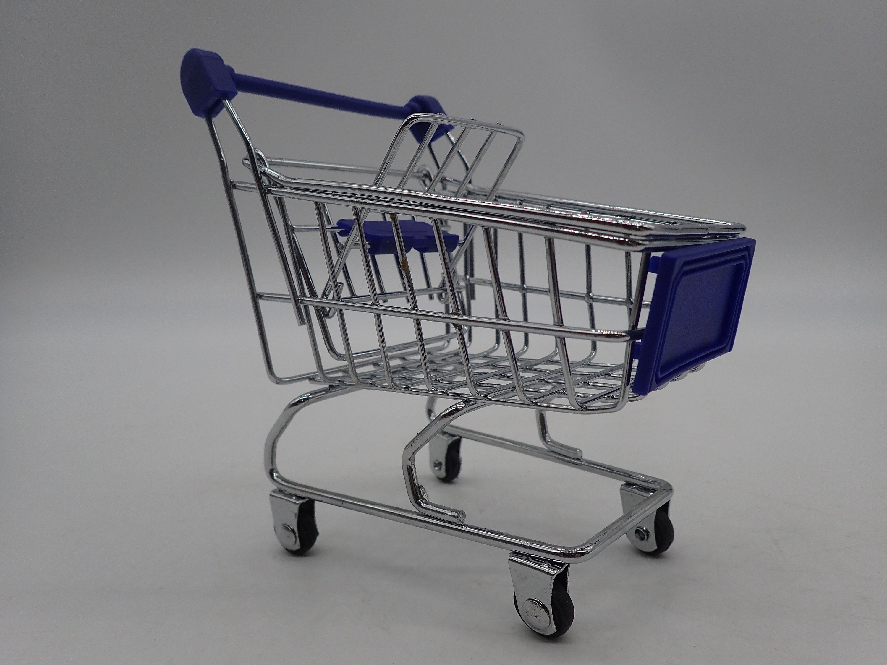 Chariot Miniature en Fer Blanc