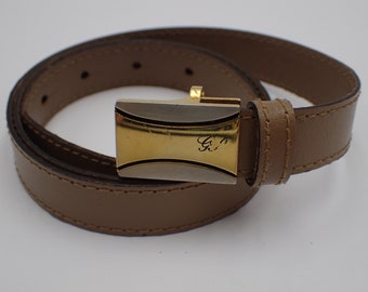 Horseshoe Buckle Faux Leather Belt: Women display picture 1