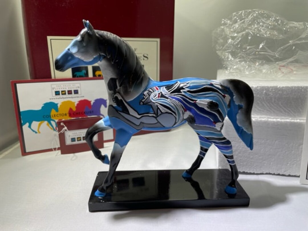 馬　置物　ウマ　THE TRAIL OF PAINTED PONIES Amazon.com: Enesco The Trail of Painted Ponies The Living
