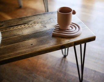 Rustic reclaimed wood bench on customisable Hairpin legs. Handcrafted indoor or outdoor table bench, industrial style by 7MAGOK