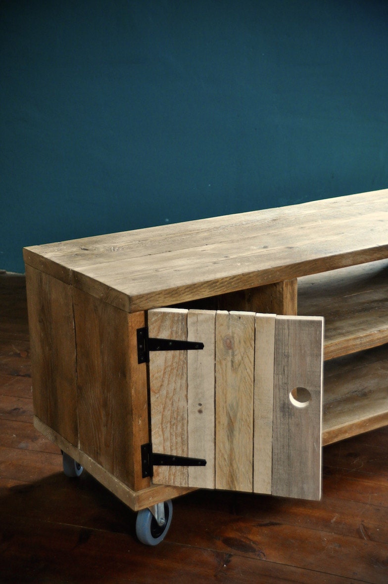 Pallet wood 2024 tv stand