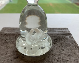Bell-shape Resin White Flowers Paperweight Collectable Farmhouse