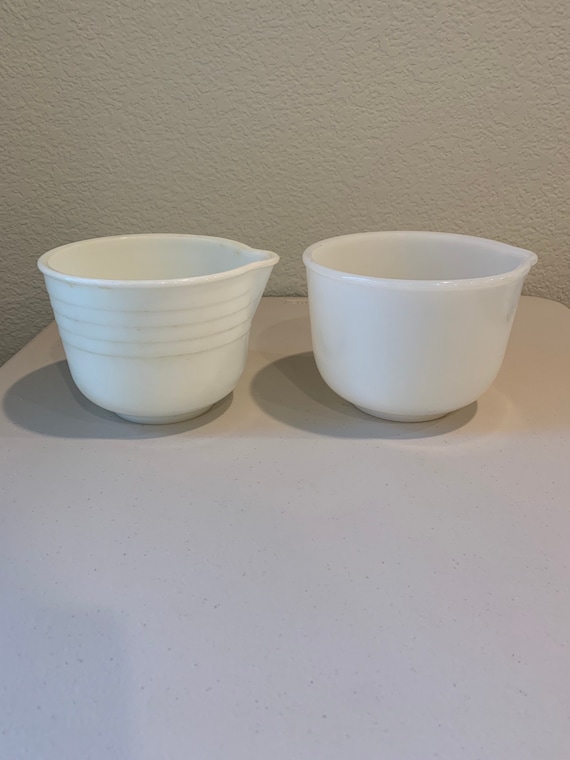 Vintage White Milk Glass Mixing Bowls With Pouring Spout Farmhouse Cottage  