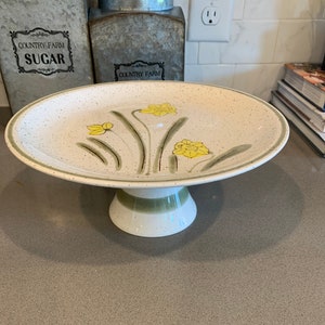 Vintage Stonefleur Japan White with Yellow Daffodils Pedestal Cake Stand Farmhouse Cottage Boho