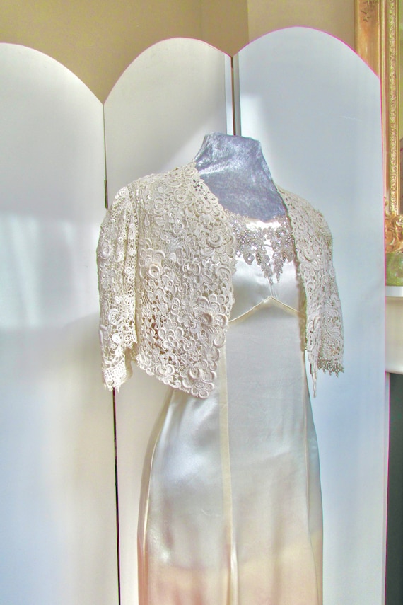 Antique cotton lace bridal cape, beautiful floral… - image 1