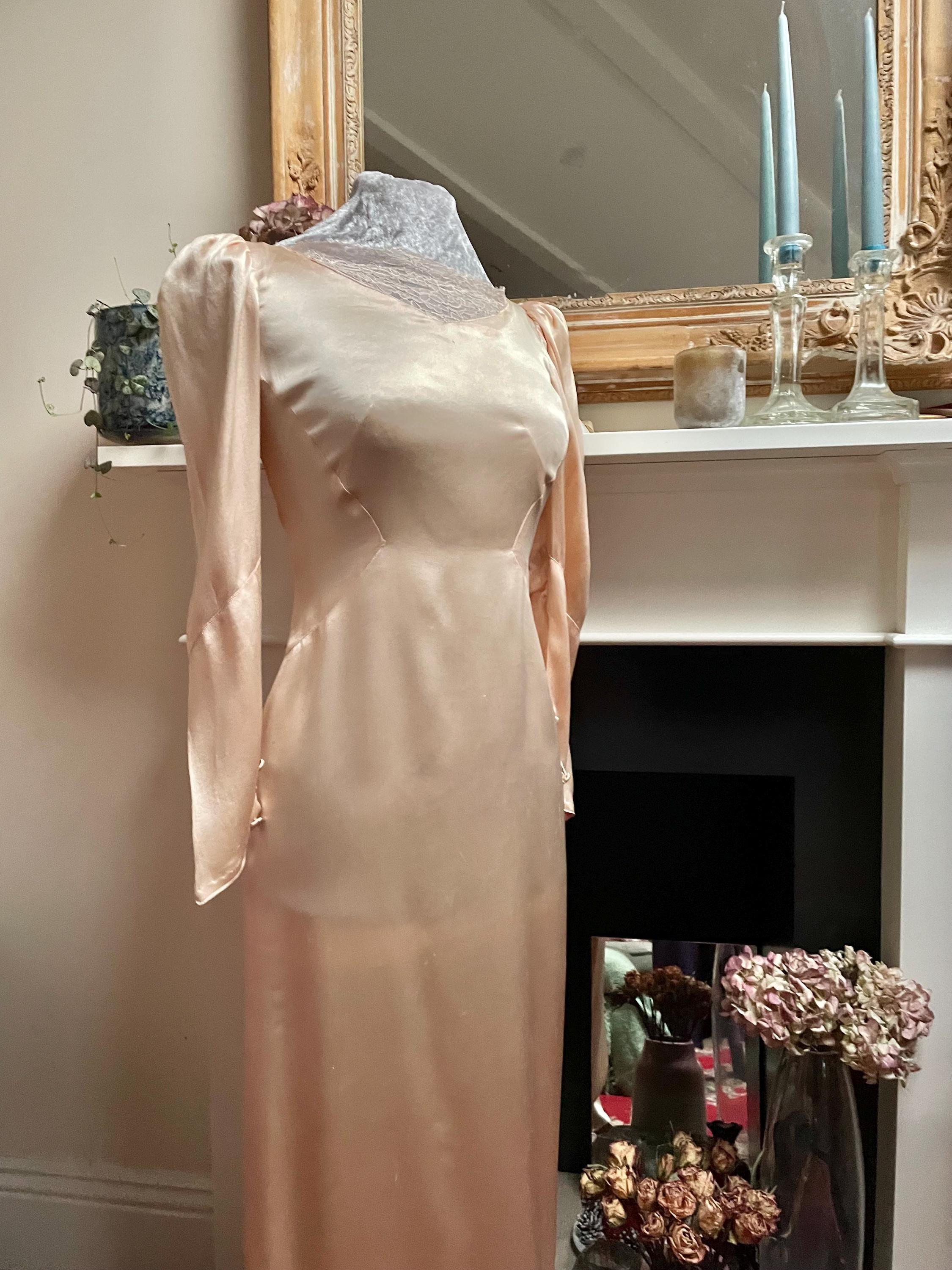 blush silk wedding dress Blush/Pink A Line Lace Tulle Wedding Dress Sleeveless Buttons Custom Bridal Gown