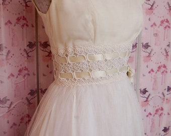 Simple & Lovely net/chiffon 50's or 60's tea-length, vintage wedding dress. Deep ivory or cream soft bodice and off white skirt, size 8 UK.