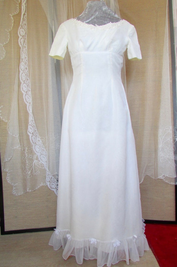 1960s short wedding dress Vintage Mod White Lace Chiffon Sleeve Bridal Gown XS 65 cm/25 60s-inspired Vintage Sleeveless Lace Short