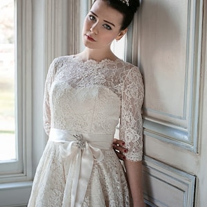 HELD please don&#39;t buy !!!!!!!! Lovely tea length vintage style wedding dress, sample 50s 3/4 sleeves, boat neck, low back with buttons UK 10